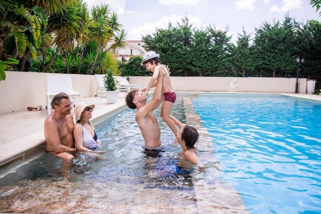 Villa Laoconte Piscina, Jacuzzi E Biliardo Canicattì Kültér fotó
